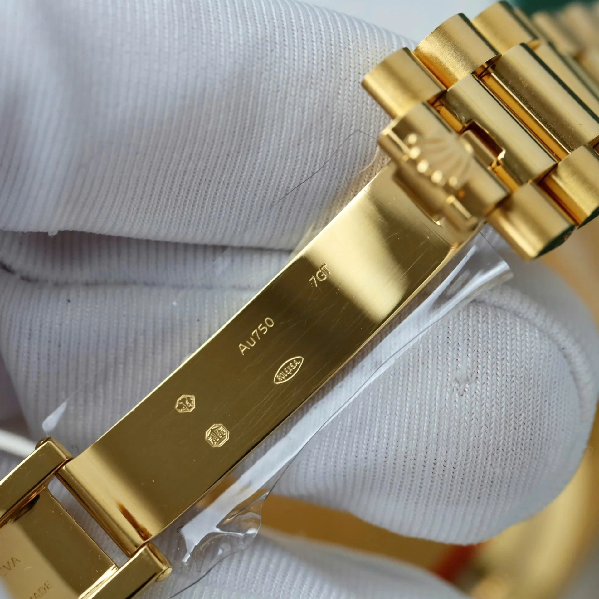 Rolex Day-Date Roman Champagne Dial 228238 40 mm