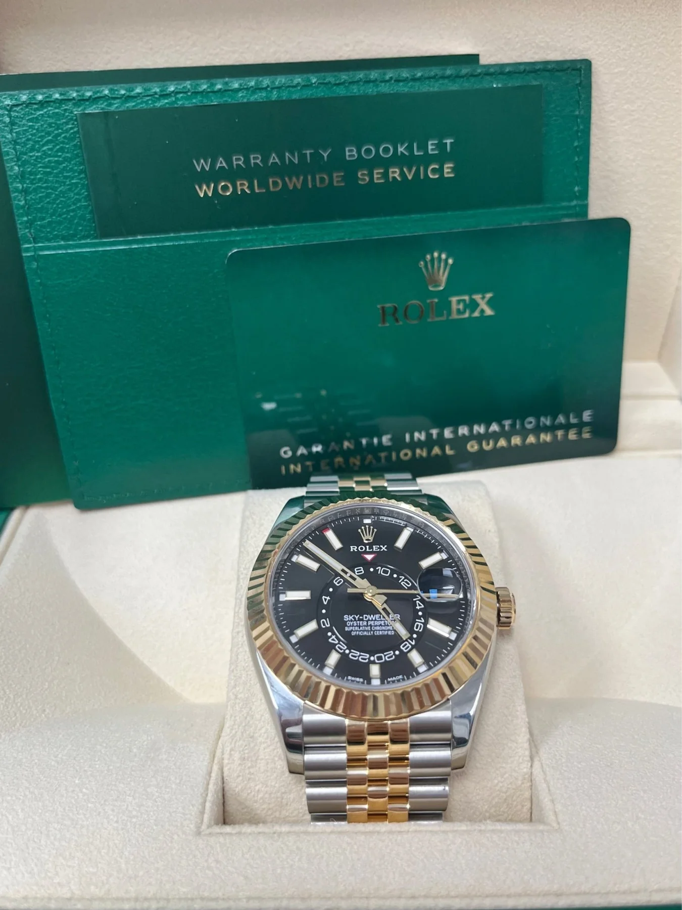 Rolex Sky-Dweller Bright black Dial 336933 Jubilee