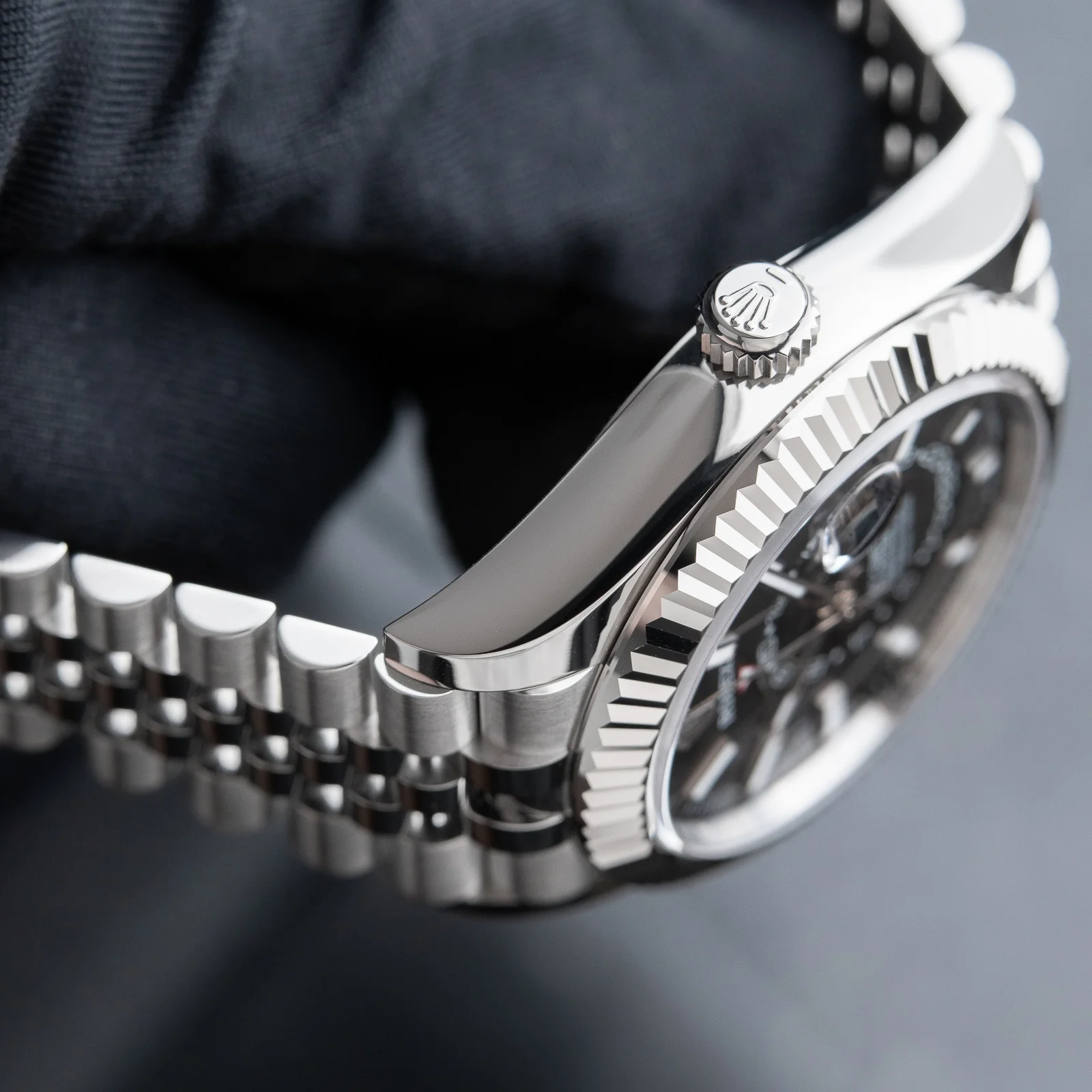 Rolex Sky-Dweller Bright black Dial 336934 Jubilee