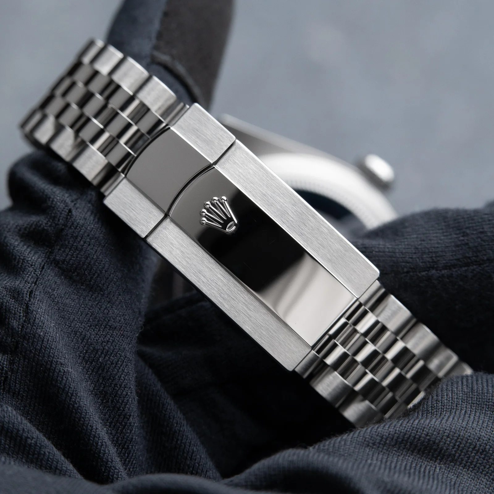Rolex Sky-Dweller Bright black Dial 336934 Jubilee
