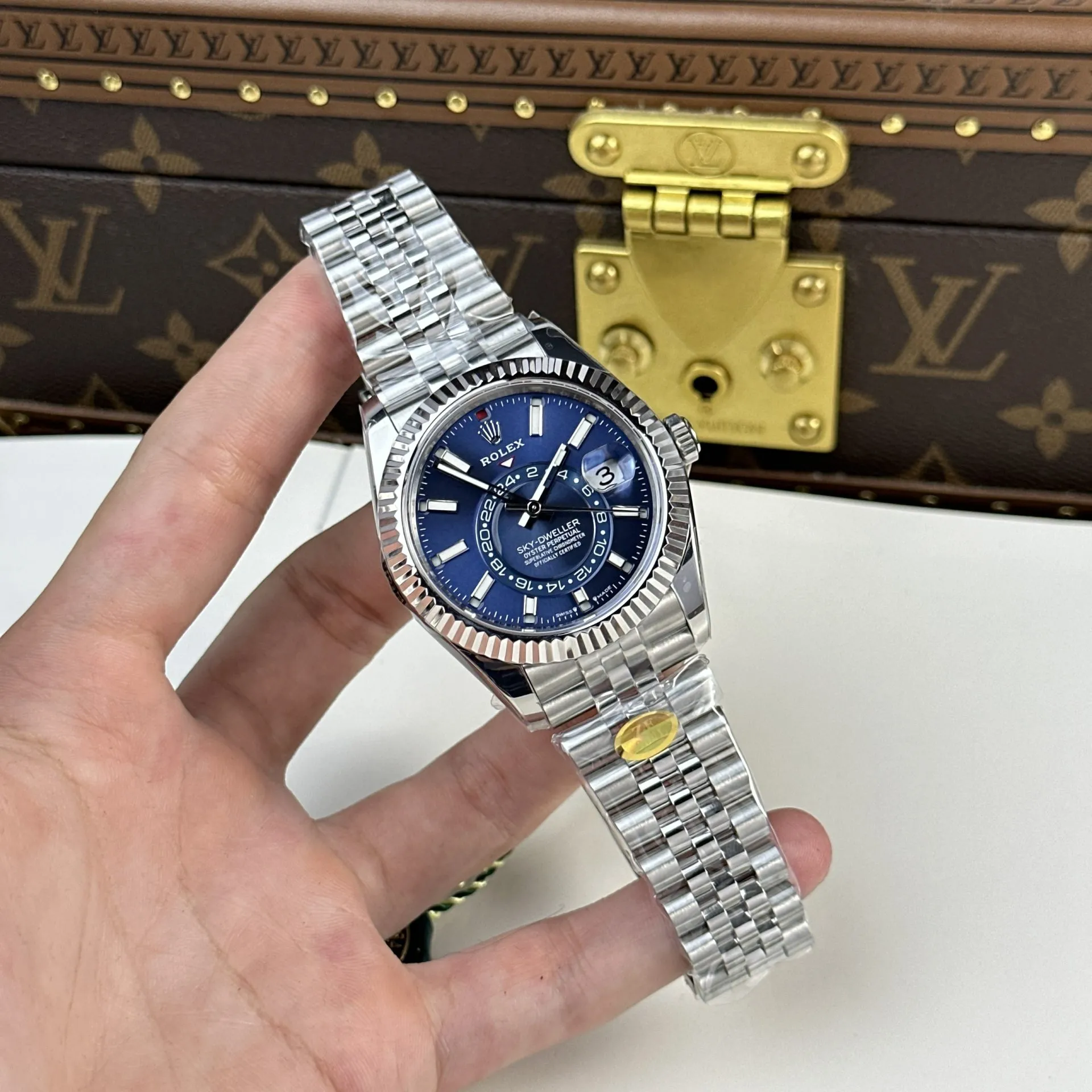 Rolex Sky-Dweller Bright blue Dial 336934 Jubilee